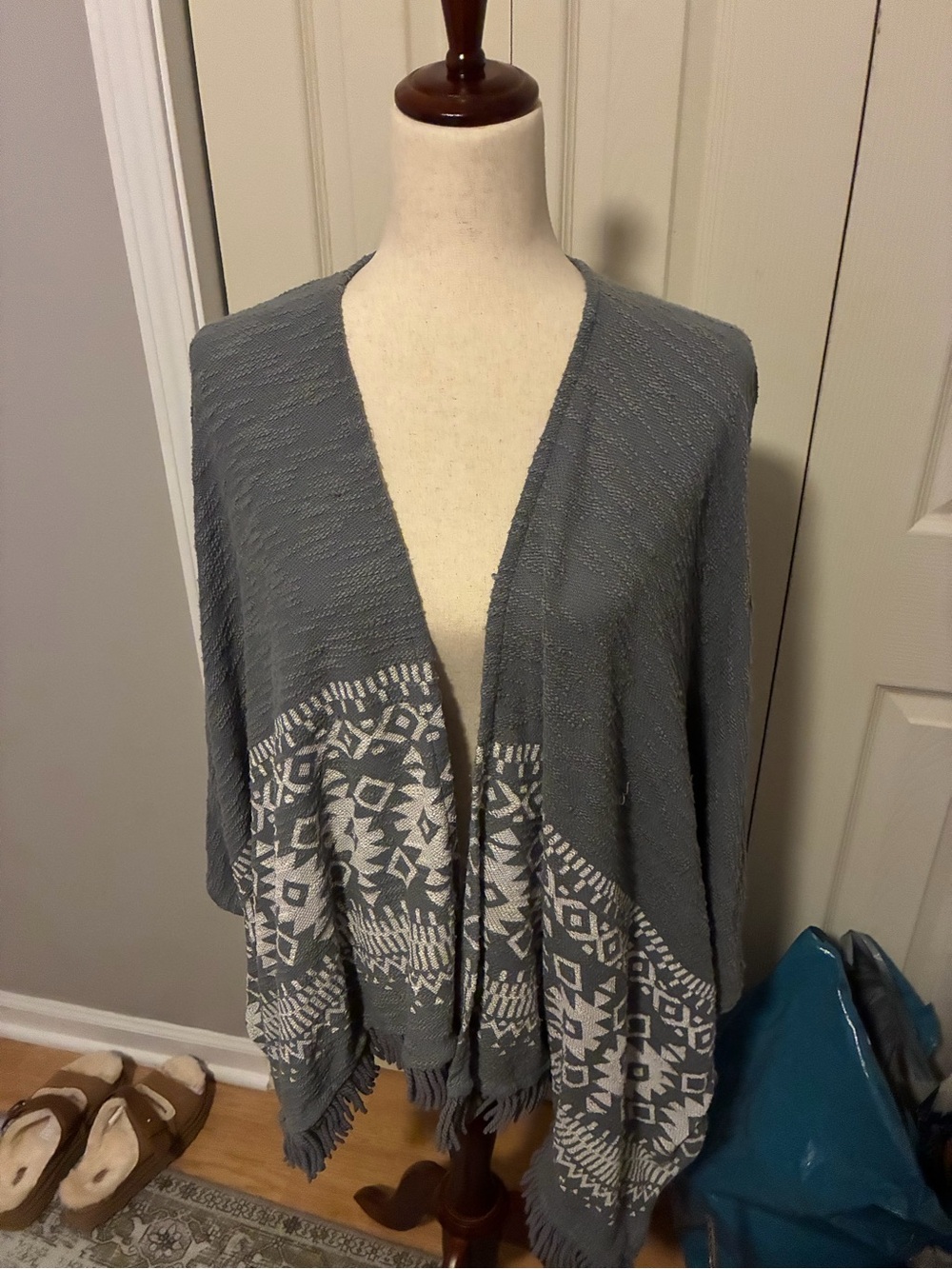 Mossimo Supply Co. Gray Patterned Fringe Open-Front Poncho